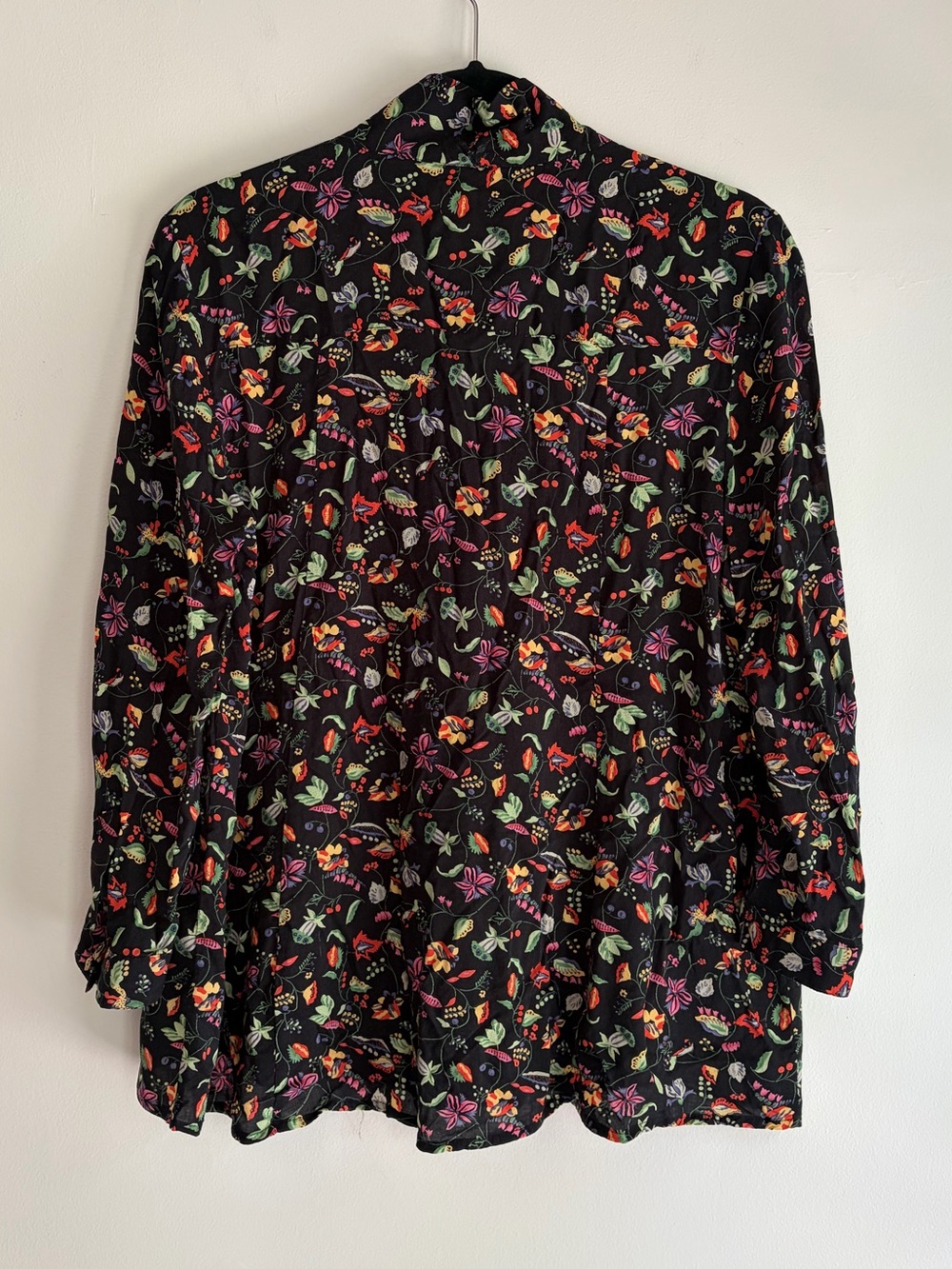 21 of 52 Anthropologie Black Floral Tie Neck Blouse Size 12 - Picture 5 of 6